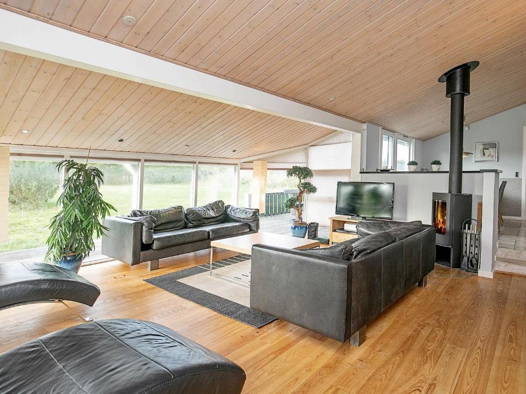 Four-Bedroom Holiday home in Jerup 2 photo 4