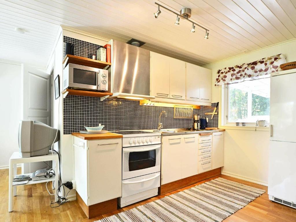 Two-Bedroom Holiday home in Hallabro 3 photo 4
