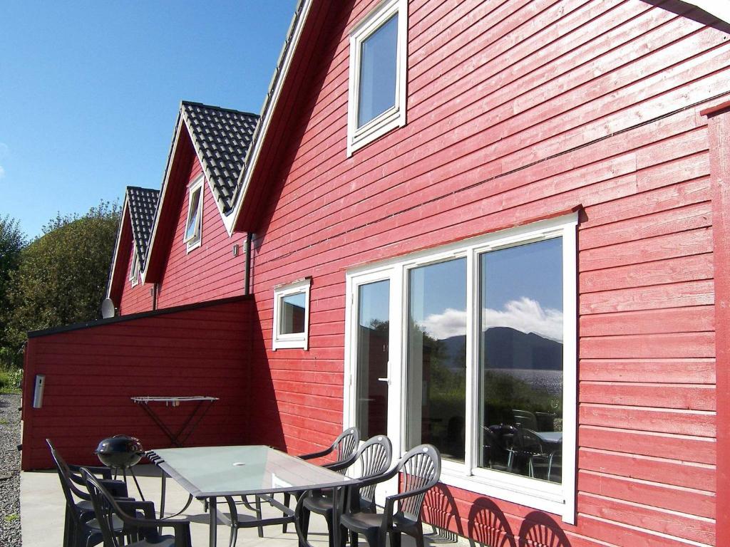 Four-Bedroom Holiday home in Sørbøvåg 1