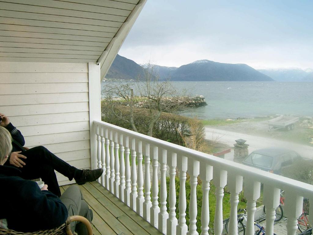 Two-Bedroom Holiday home in Leikanger photo 1