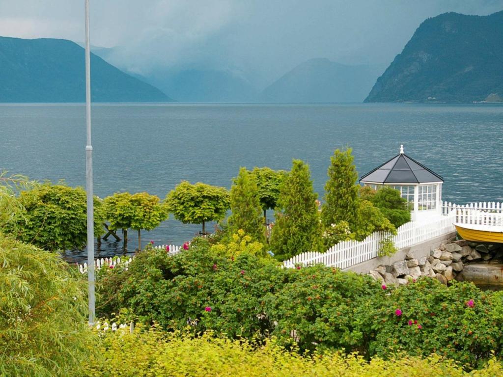 Two-Bedroom Holiday home in Leikanger photo 2
