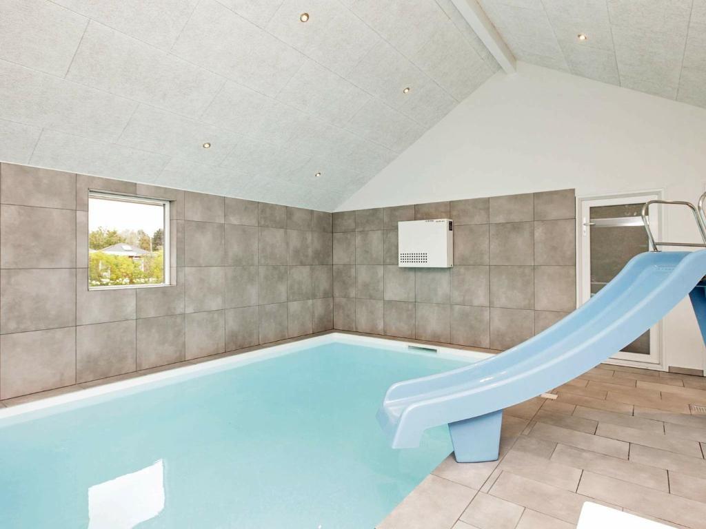 Two-Bedroom Holiday home in Tomrefjord photo 1