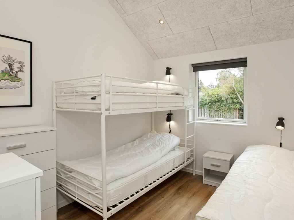 Two-Bedroom Holiday home in Tomrefjord photo 4