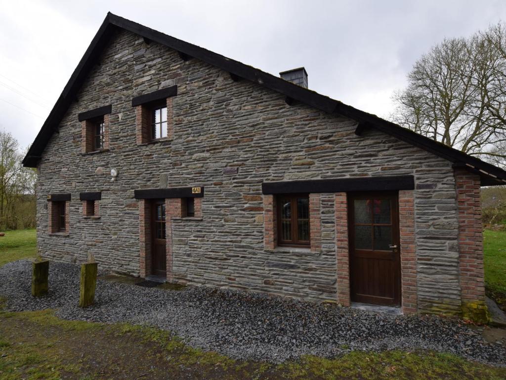 Tranquil Holiday Home in Houffalize with Barbecue photo 3