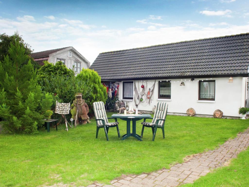 Charming Holiday Home in Kuhlungsborn with Terrace photo 1