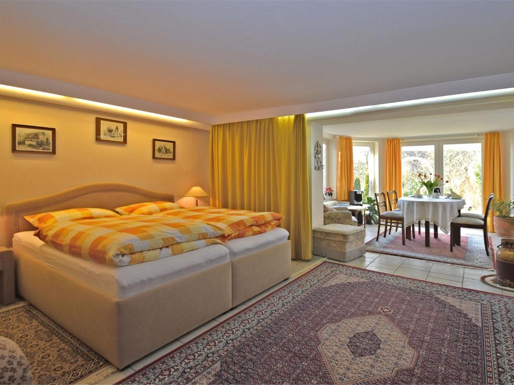 Attractive apartment in Bellenberg with garden photo 3