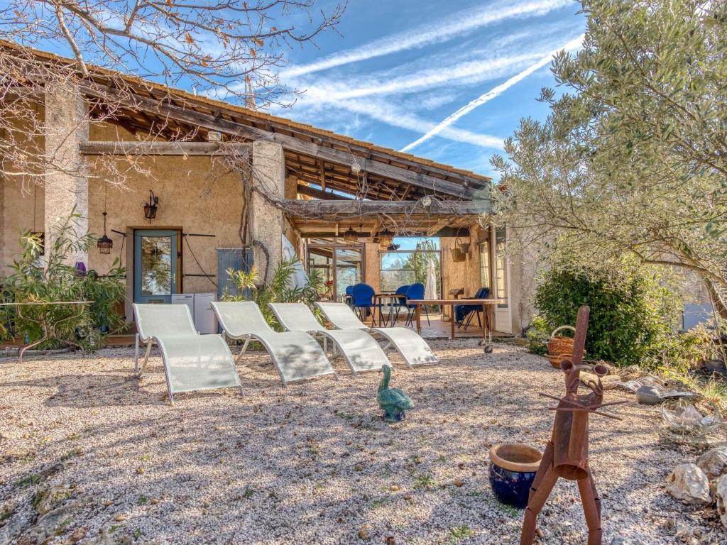 Beautiful villa in R gusse with pool