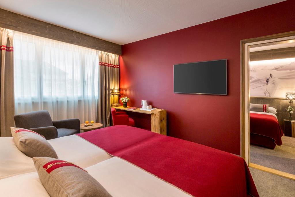 Семейный (2 смежных двухместных номера), Edelweiss Manotel