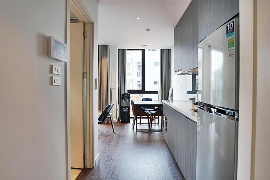 Апартаменты (Апартаменты с балконом), Hanoi Home 3 - Beautiful Apartment in Tay Ho street
