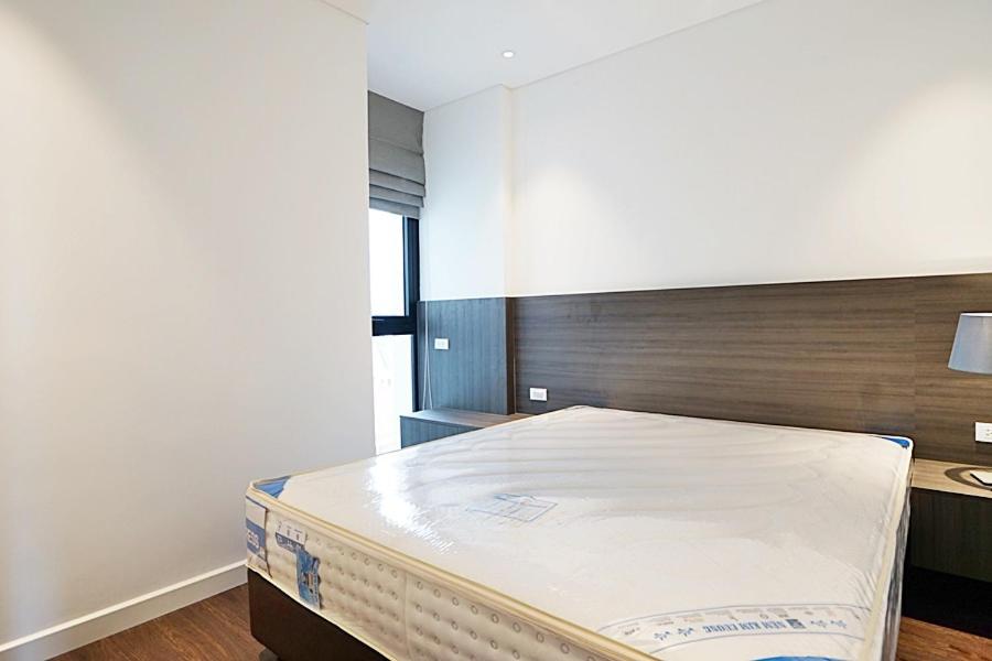 Апартаменты (Апартаменты с балконом), Hanoi Home 3 - Beautiful Apartment in Tay Ho street
