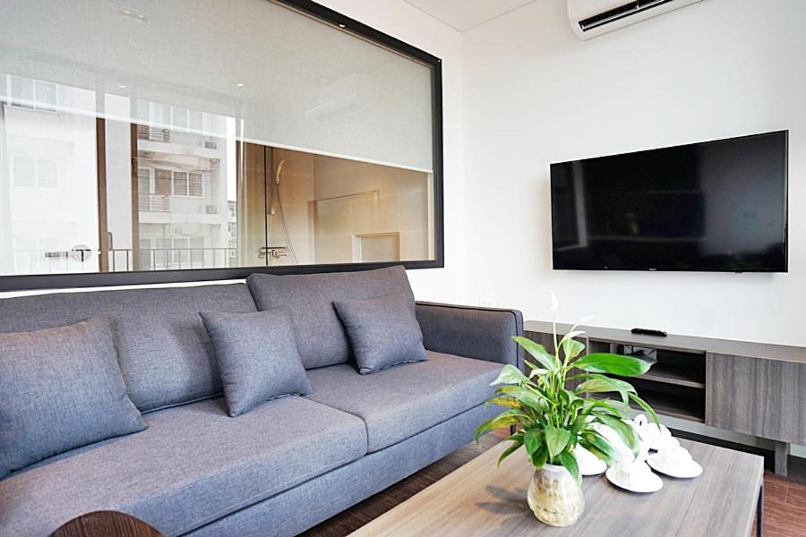 Апартаменты (Апартаменты с балконом), Hanoi Home 3 - Beautiful Apartment in Tay Ho street