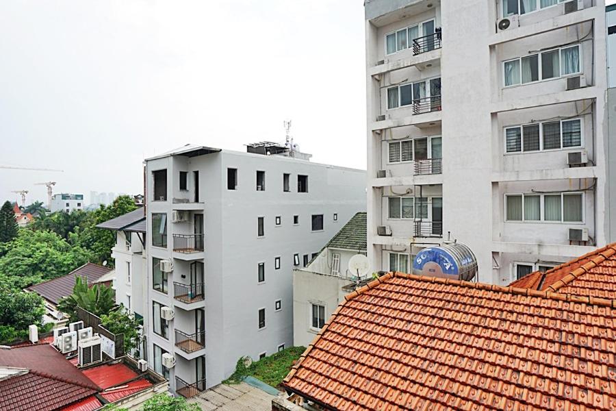 Апартаменты (Апартаменты с балконом), Hanoi Home 3 - Beautiful Apartment in Tay Ho street
