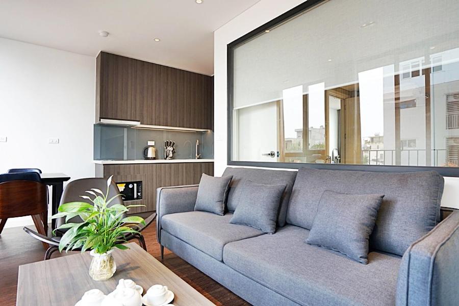 Апартаменты (Апартаменты с балконом), Hanoi Home 3 - Beautiful Apartment in Tay Ho street
