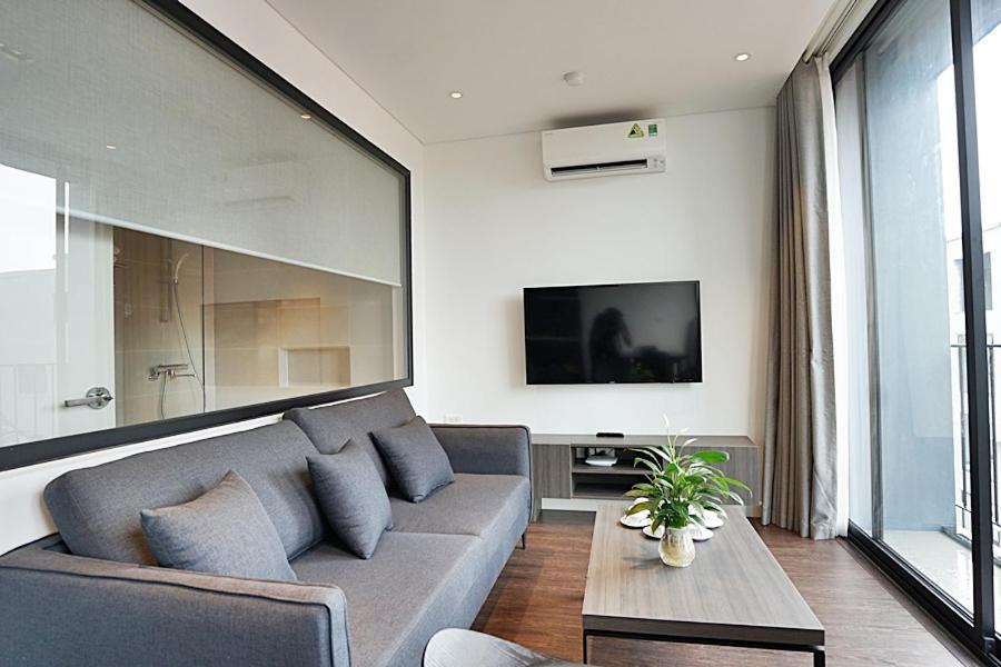 Апартаменты (Апартаменты с балконом), Hanoi Home 3 - Beautiful Apartment in Tay Ho street
