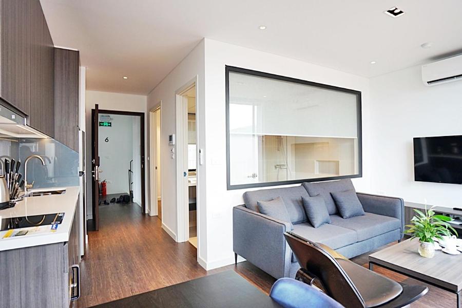 Апартаменты (Апартаменты с балконом), Hanoi Home 3 - Beautiful Apartment in Tay Ho street