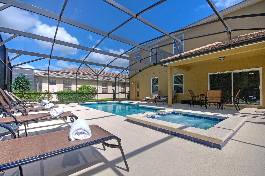 South Facing Pool Near Disney 5 Bed Luxury photo 1