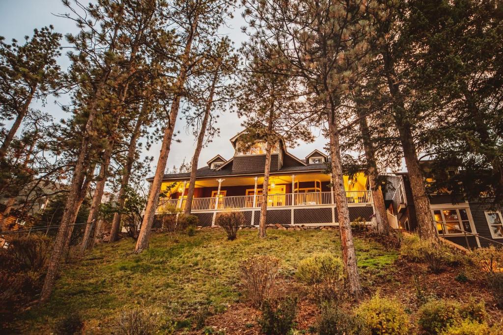The Outlook Lodge image