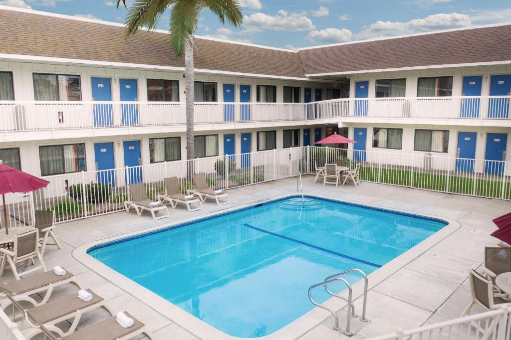 Motel 6 Pismo Beach, CA image