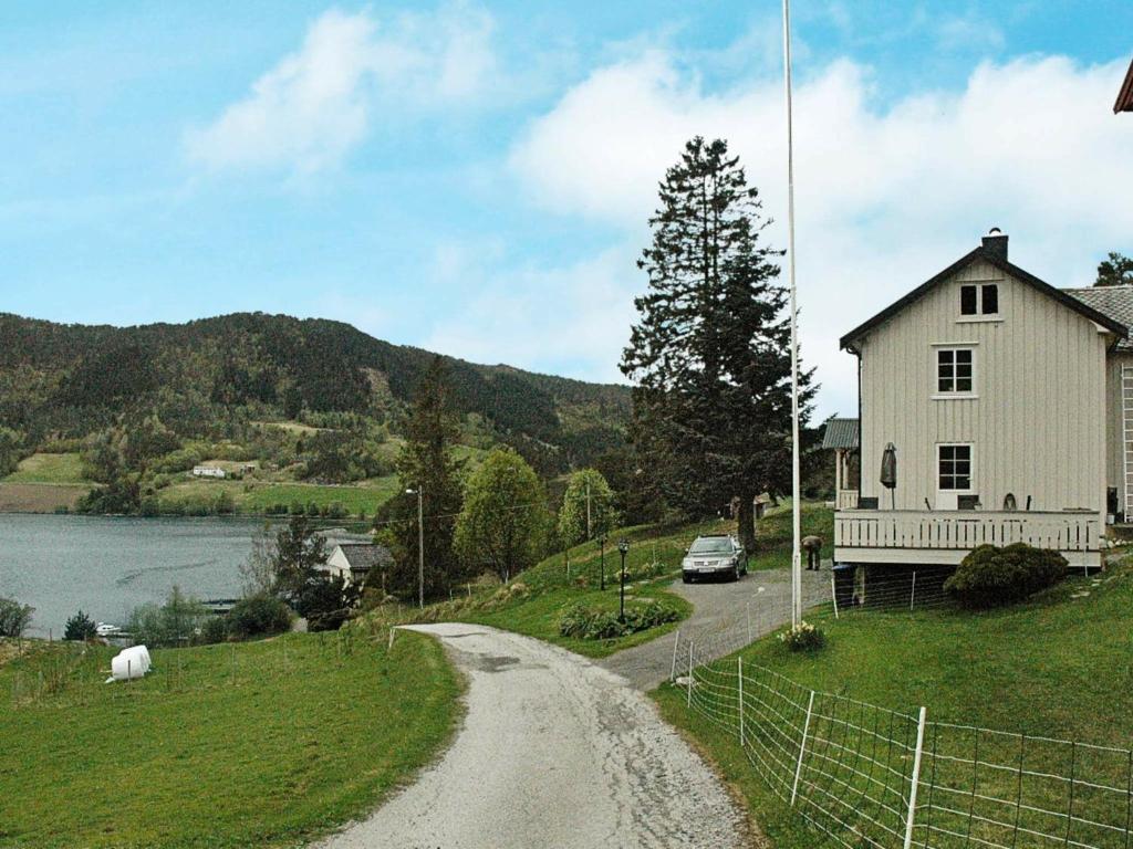 Three-Bedroom Holiday home in Vågland photo 1