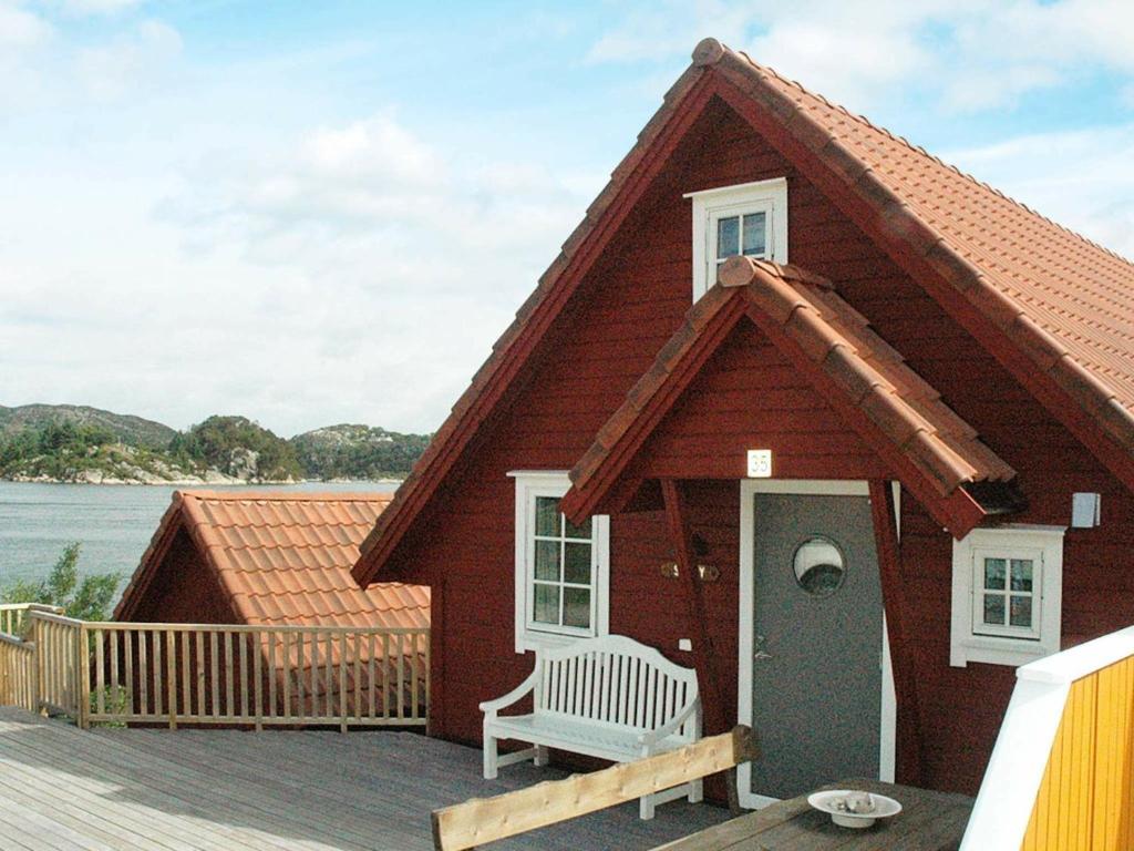 Four-Bedroom Holiday home in Urangsvåg photo 1