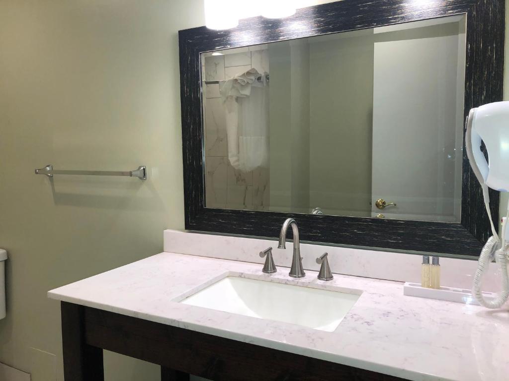 Hotel Elevation Room Type - Deluxe Queen Room with Two Queen Beds