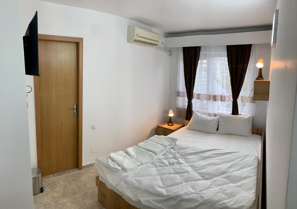Hostel JAZ Room Type - Deluxe Double Room