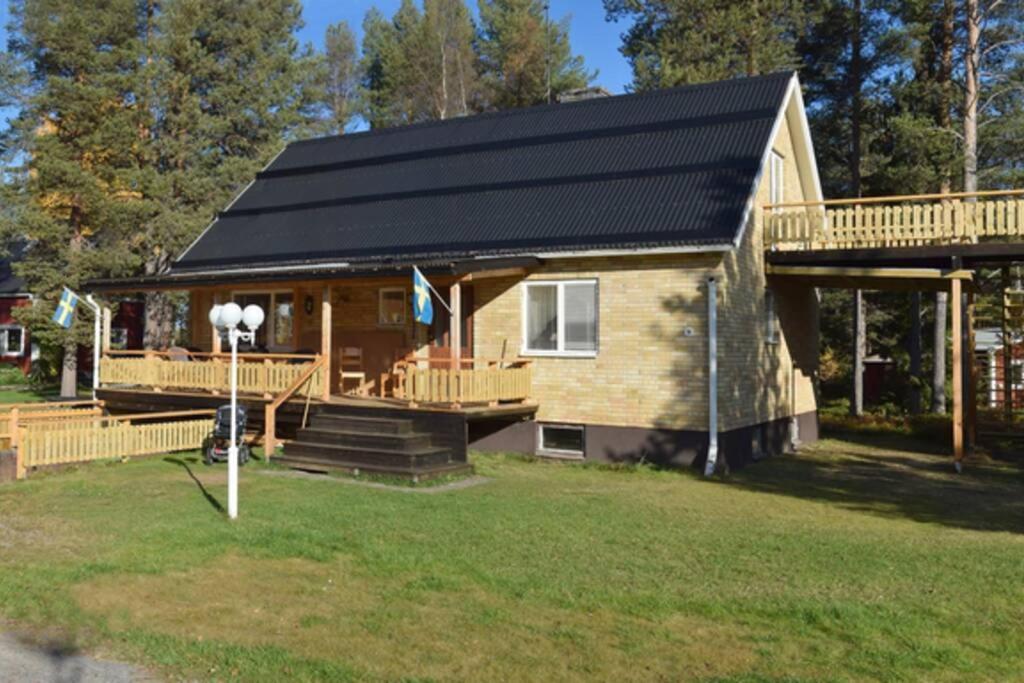Spacious house beside a lake in Swedish Lapland