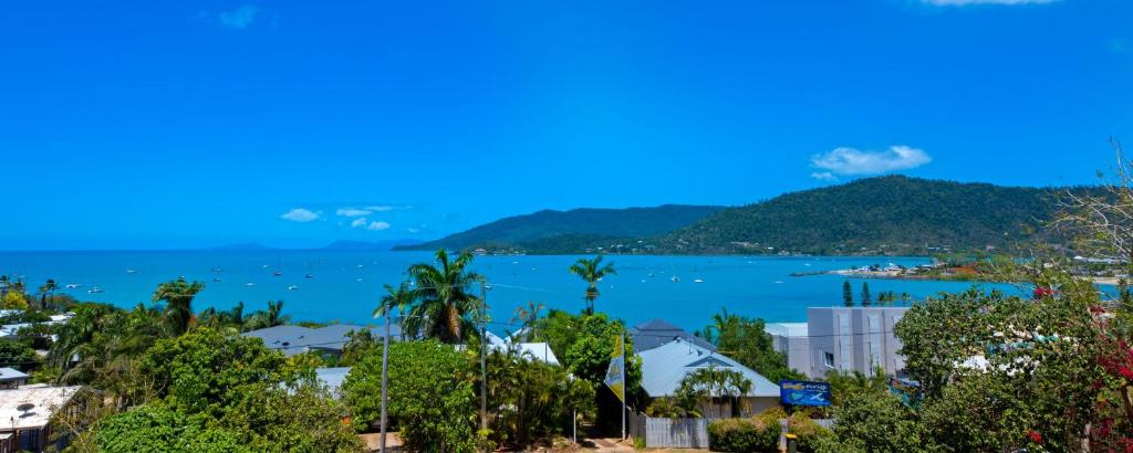49 On Airlie - Airlie Beach photo 4