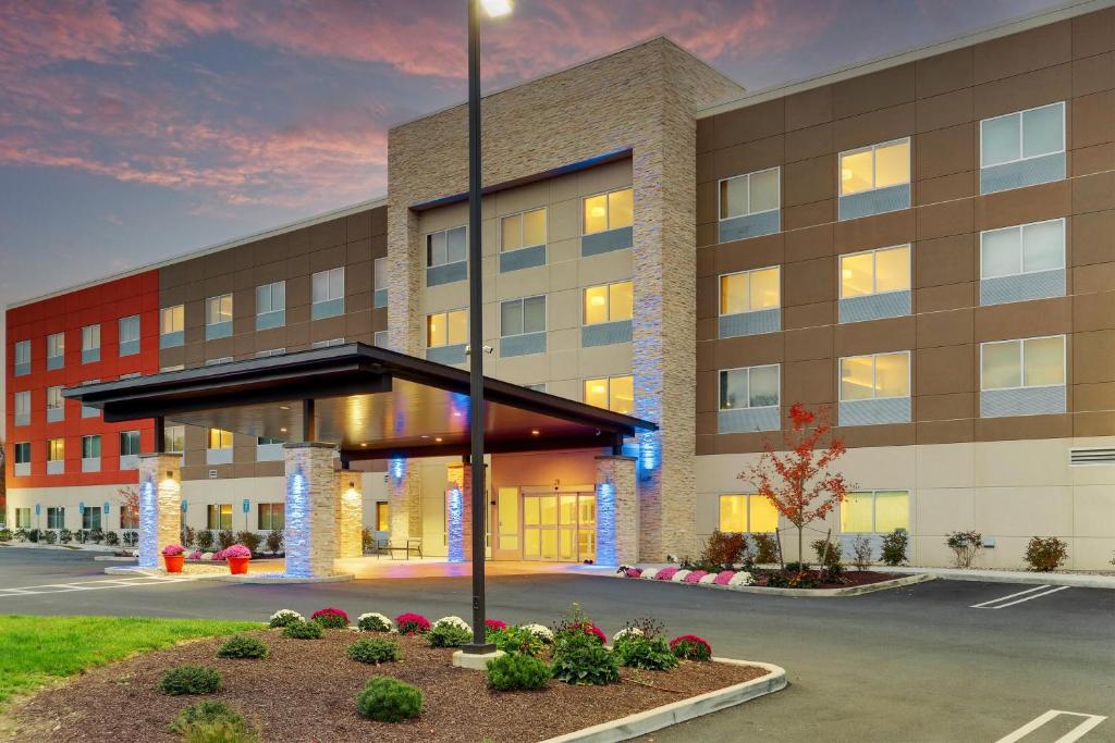 Holiday Inn Express & Suites Middletown - Goshen, an IHG Hotel image