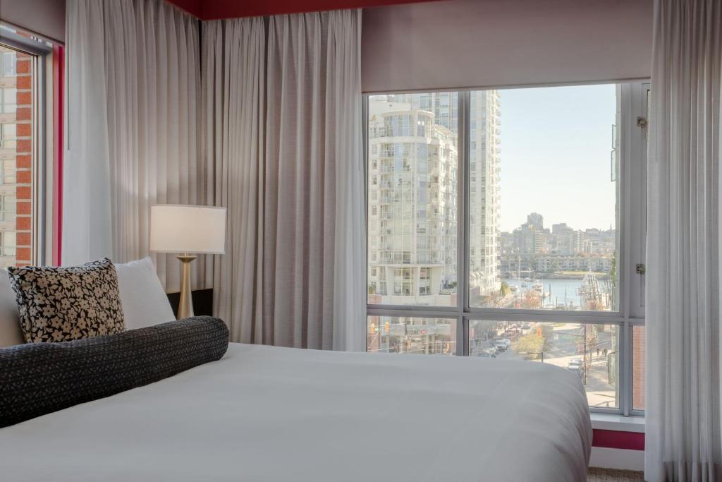 OPUS Hotel Vancouver Room Type - Executive Suite