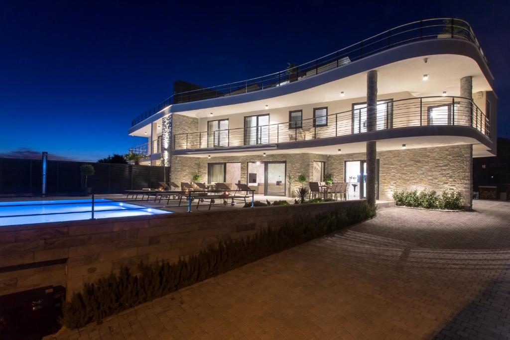 Luxury Beachfront Villa Sea Queen - Kastela photo 1