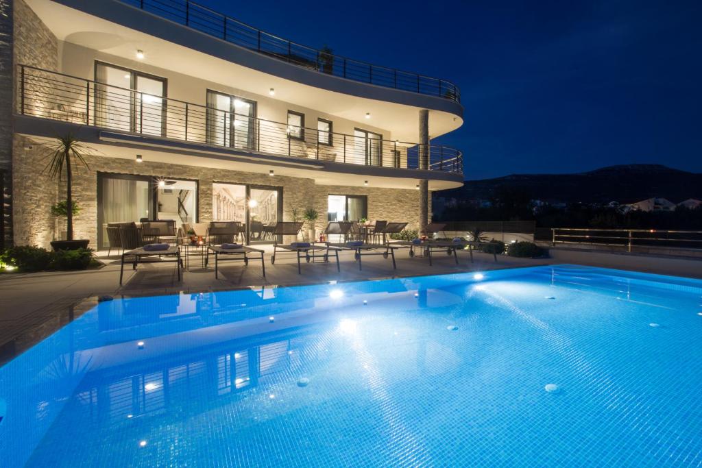 Luxury Beachfront Villa Sea Queen - Kastela photo 3