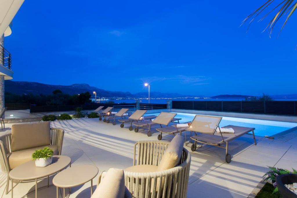 Luxury Beachfront Villa Sea Queen - Kastela photo 4