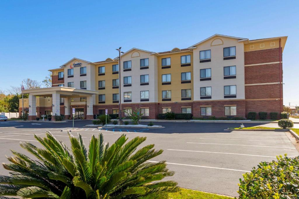 Comfort Inn & Suites Montgomery Eastchase image