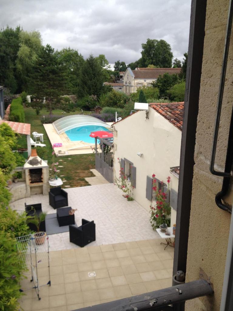 Studio avec piscine privee jardin clos et wifi a Saint Jean d'Angely photo 1