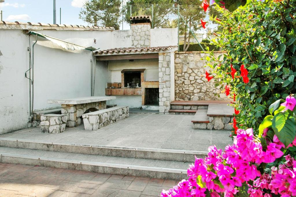 4 bedrooms appartement with private pool enclosed garden and wifi at Canyelles 6 km away from the beach photo 3