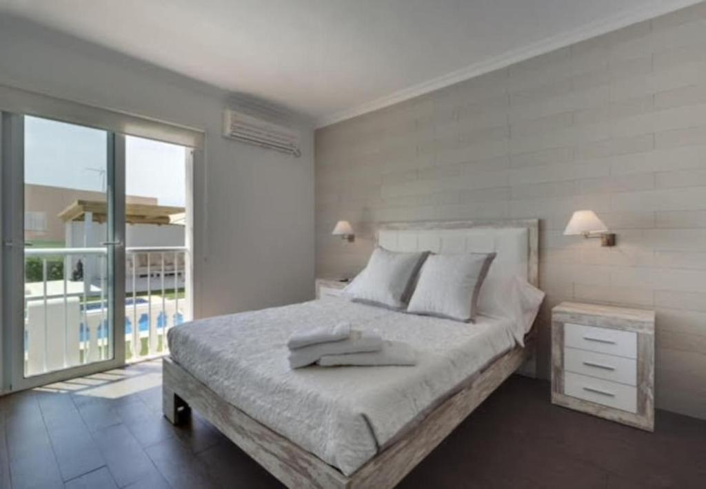 4 bedrooms villa with private pool and furnished terrace at Sant Josep de sa Talaia 4 km away from the beach photo 4