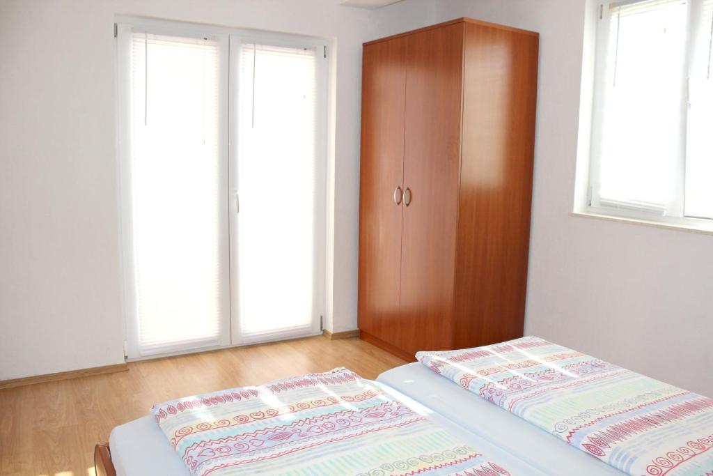 2 bedrooms appartement at Zecevo Rogoznicko 50 m away from the beach with sea view furnished balcony and wifi photo 4