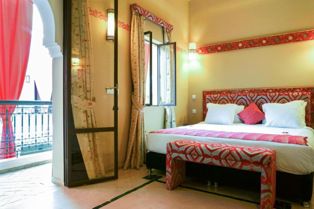 6 bedrooms villa with private pool jacuzzi and furnished terrace at Marrakech photo 3