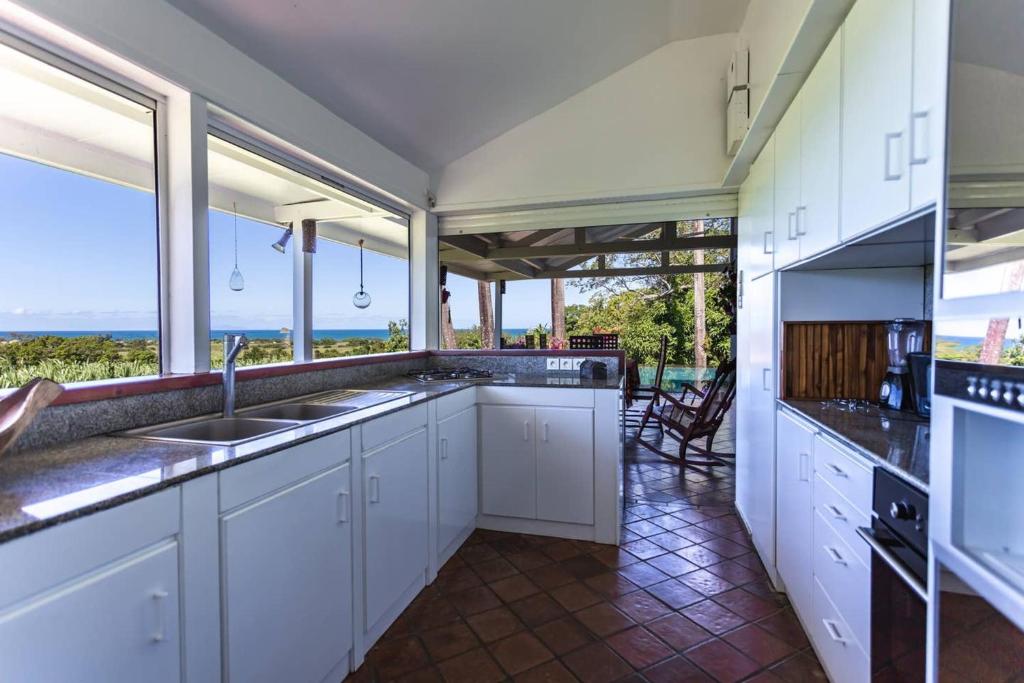 Villa de 2 chambres a Sainte Rose a 500 m de la plage avec vue sur la mer piscine privee et jardin clos photo 3