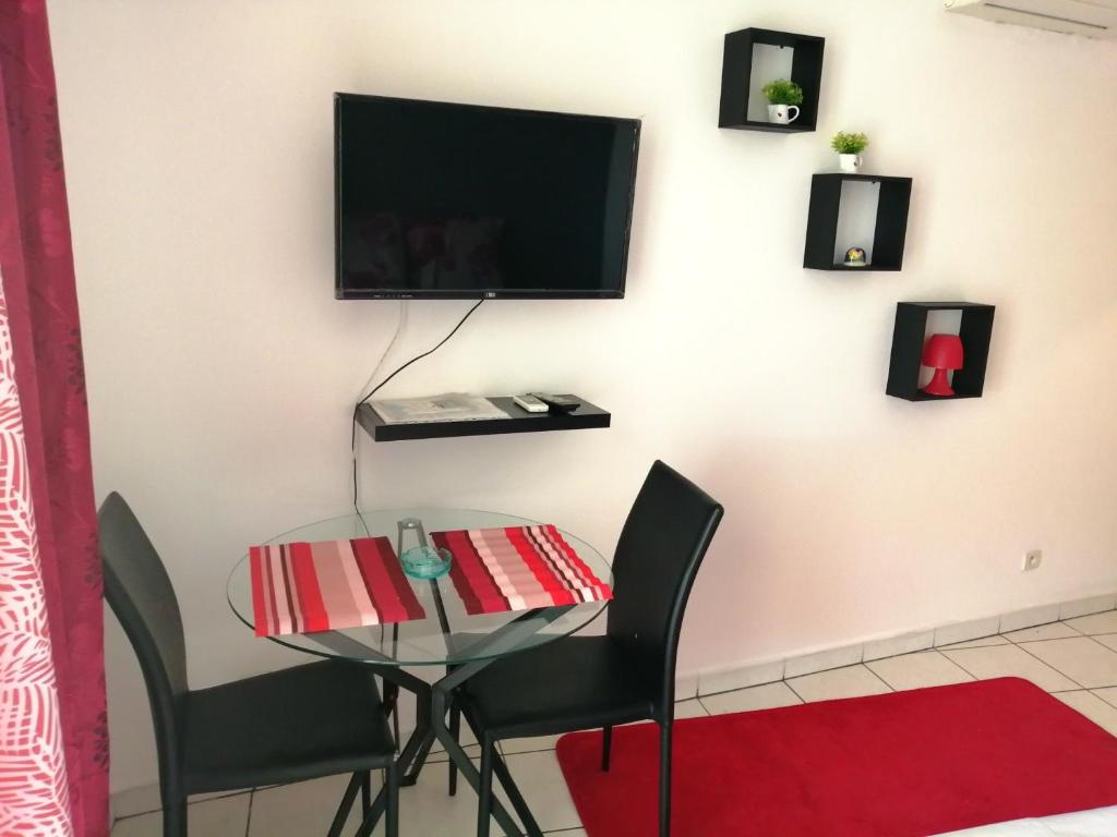 Studio avec vue sur la mer balcon et wifi a Saint Denis photo 2