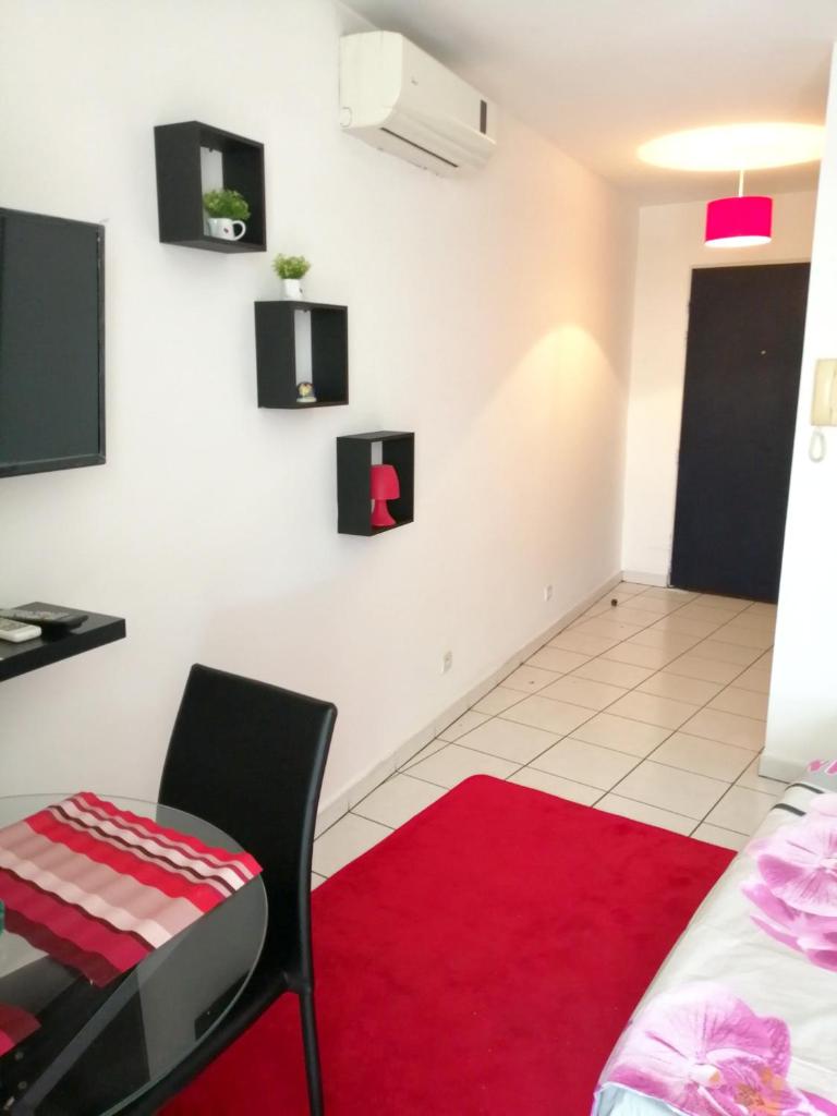 Studio avec vue sur la mer balcon et wifi a Saint Denis photo 3