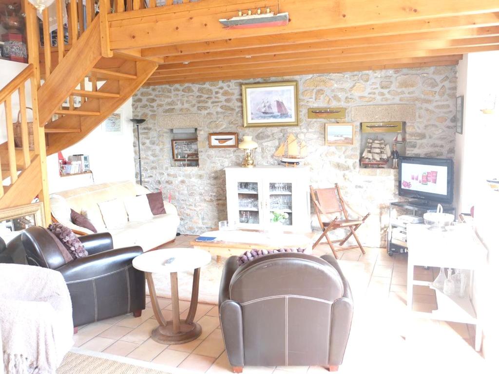 Maison de 3 chambres a Plouguerneau a 300 m de la plage avec vue sur la mer jardin clos et wifi photo 2