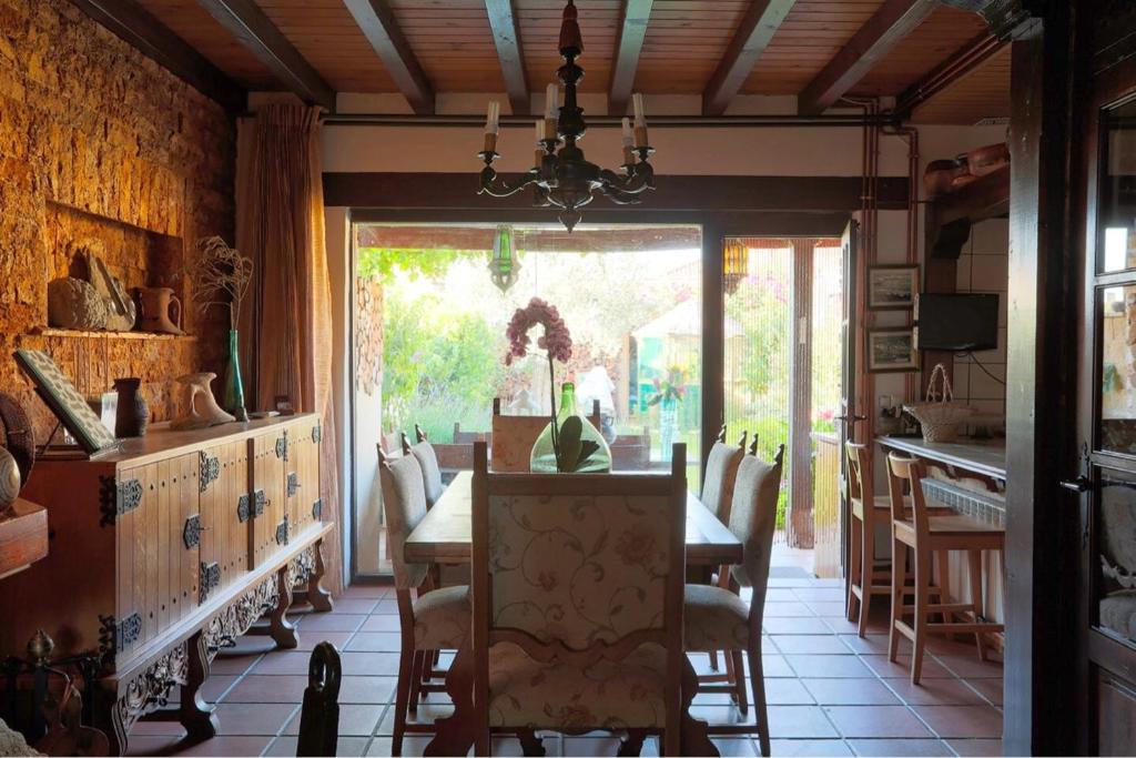 3 bedrooms house with jacuzzi and wifi at Chozas de Abajo photo 4