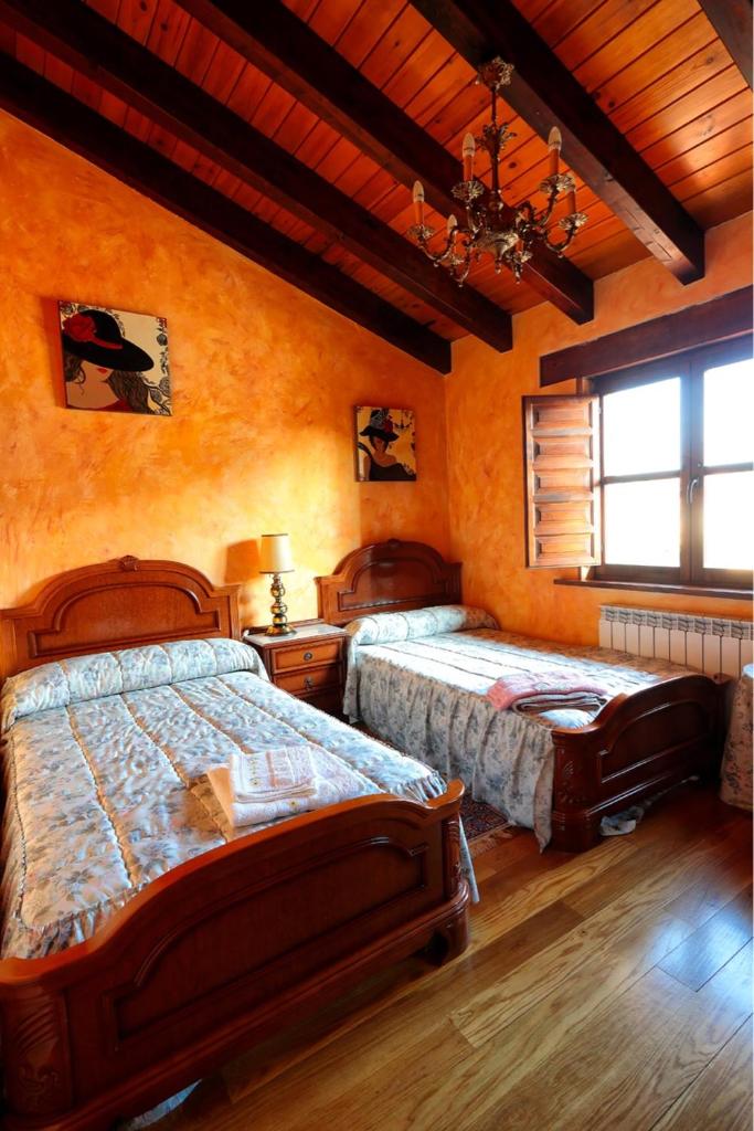 3 bedrooms house with jacuzzi and wifi at Chozas de Abajo photo 2