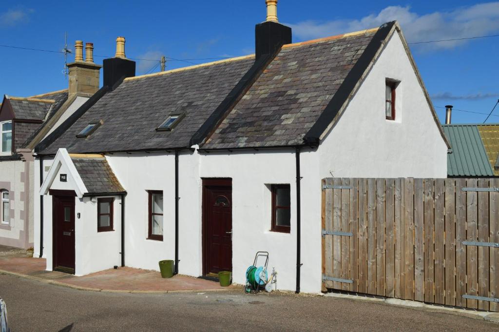4-Bed Cottage in Portknockie Near Cullen Moray photo 1