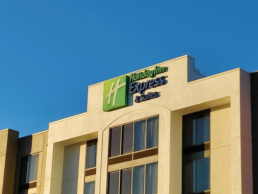 Holiday Inn Express Hotel & Suites Dallas Fort Worth Airport South, an IHG Hotel photo 3