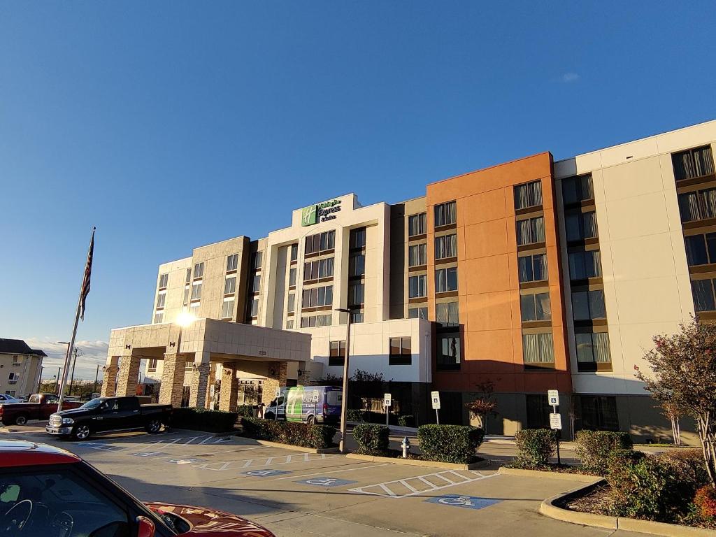 Holiday Inn Express Hotel & Suites Dallas Fort Worth Airport South, an IHG Hotel photo 4