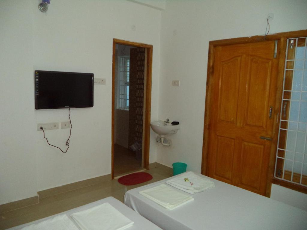 Двухместный (Стандартный двухместный номер с 1 кроватью), Samrat Guest House KK Nagar