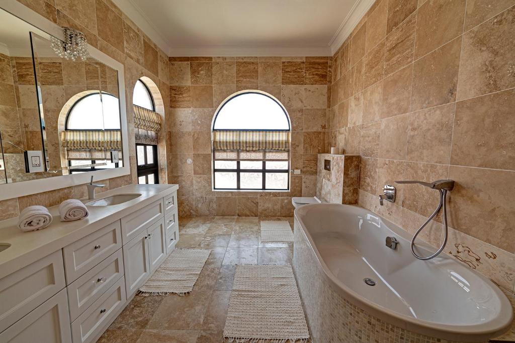 Lagoon Suites Boutique Hotel photo 2